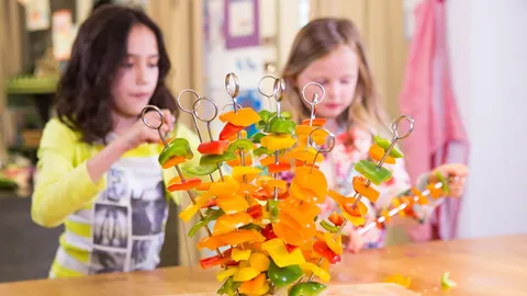 5 manieren om je kinderen zonder zeuren hun groenten te laten eten