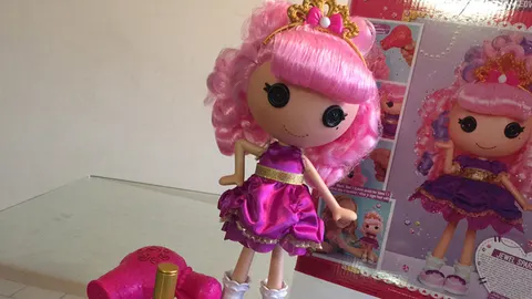 Lalaloopsy Entertainment Feature Doll- Jewel's Glitter Makeover