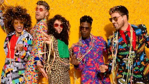 Knotsgekke carnavalsoutfits voor mama's en papa's