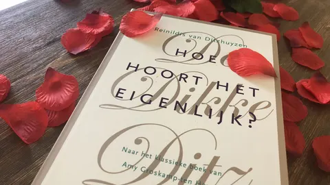 De Dikke Ditz; Hoe hoort het eigenlijk?