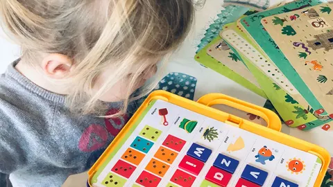 Koninklijke Jumbo doneert 4.000 educatieve Ik Leer spellen aan gezinnen die met weinig rondkomen via het Jeugdeducatiefonds