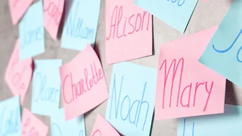 De populairste babynamen van 2021: Dit zijn de trends!