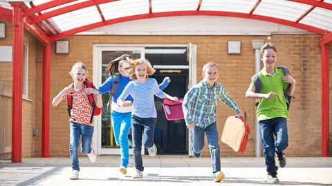 Omgaan met schoolpleinmoeders: de do’s & don’ts