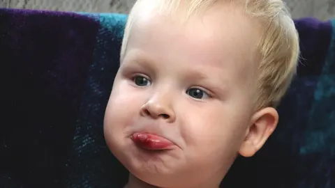 Tand door de lip