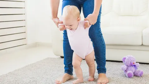 Hoe stimuleer je je dreumes om te lopen?