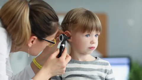 Waarom krijgen sommige kinderen buisjes in hun oren?