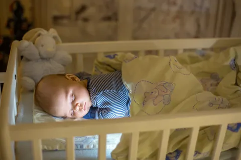 Een warm nestje: Kruikveiligheid in het babybedje