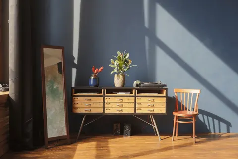 Waarom vintage meubels perfect passen bij het ouderschap