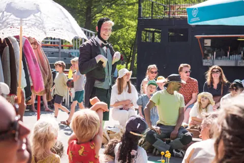 De zaterdagmiddag in het Vondelpark Openluchttheater is voor de hele familie