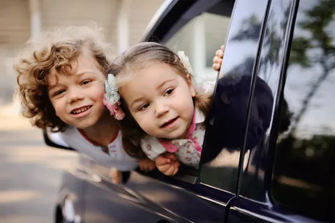 Kinderen in de auto: welke schade wordt wel en niet vergoed?
