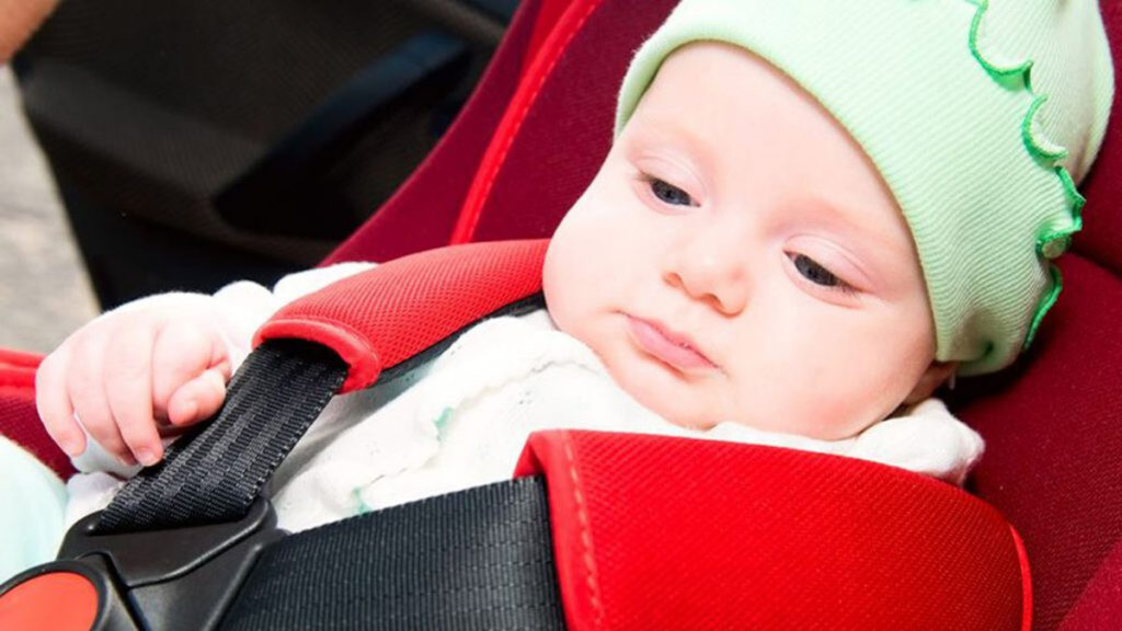 Goedgekeurde autostoeltjes. Kinderen in de auto, wat zegt de wet?