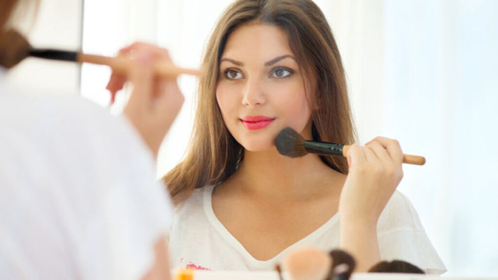 Welke make-up producten heb je nodig voor een stralende look?