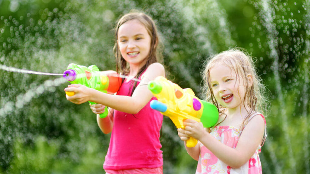 Waterspelletjes - Buitenspelen als de zon hoog aan de hemel staat