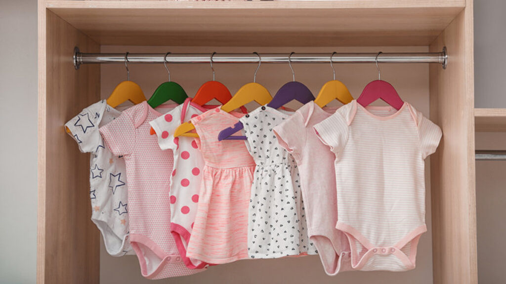 Zó scoor je hippe low-budget babykleding! – 5 gouden tips