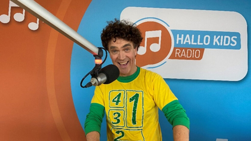 Dirk Scheele start als DJ bij Hallokids Radio