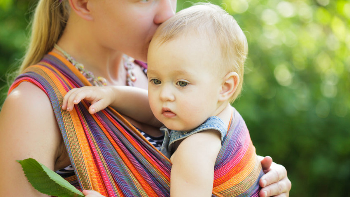 Zee Familielid Lee Je baby dragen in een draagdoek: hier let je op - Oudersenzo