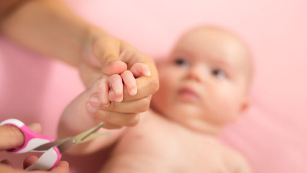 Nageltjes knippen van je baby